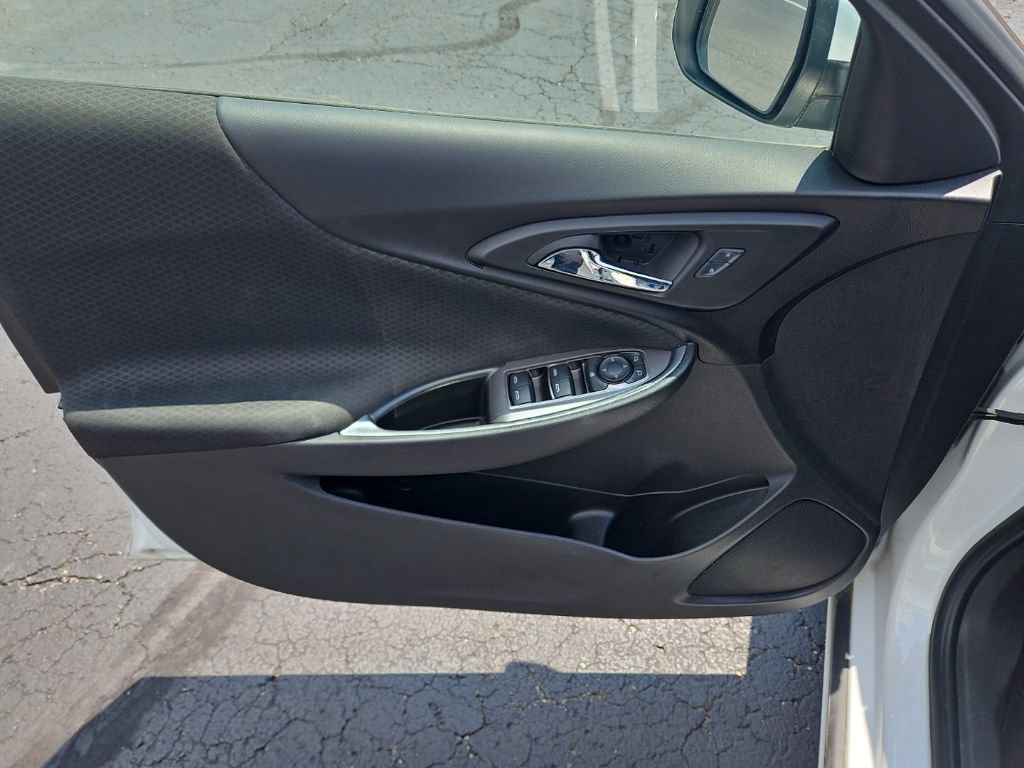 Used 2016 Chevrolet Malibu LT FWD image 11