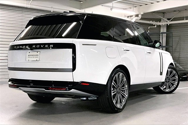 Certified 2025 Land Rover Range Rover SE image 13