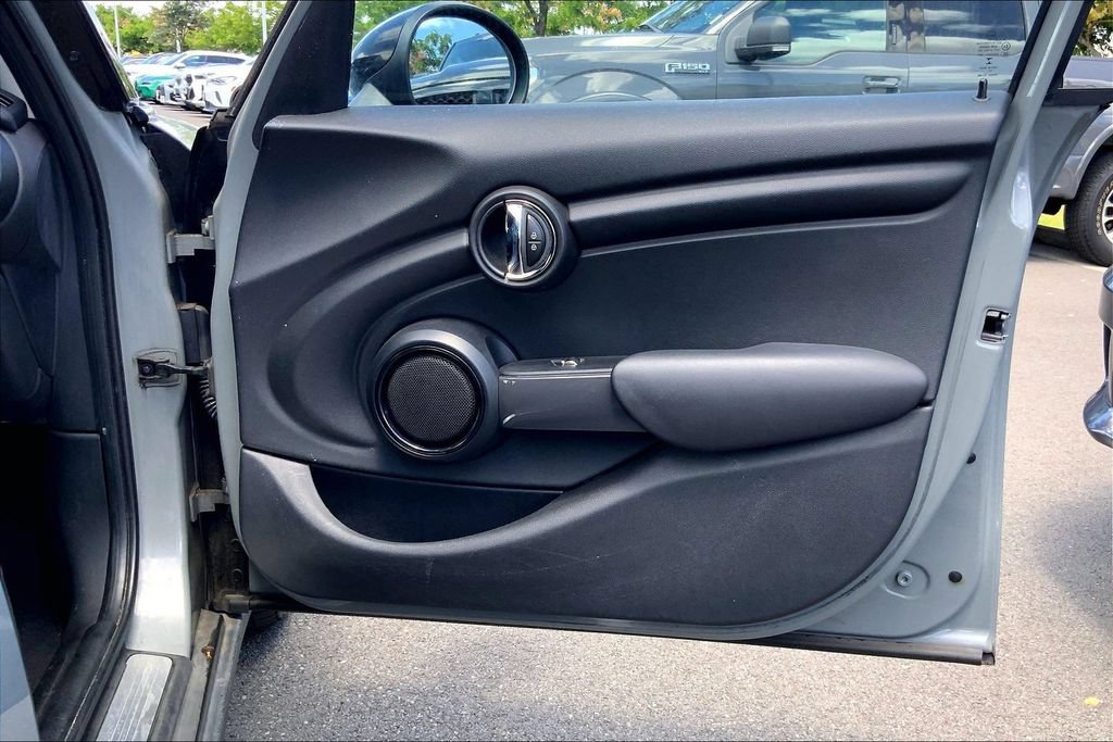 Used 2016 MINI Cooper 4-Door Hardtop FWD image 18