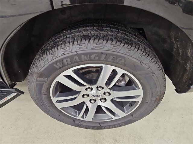 Used 2023 Ford Expedition Limited image 7