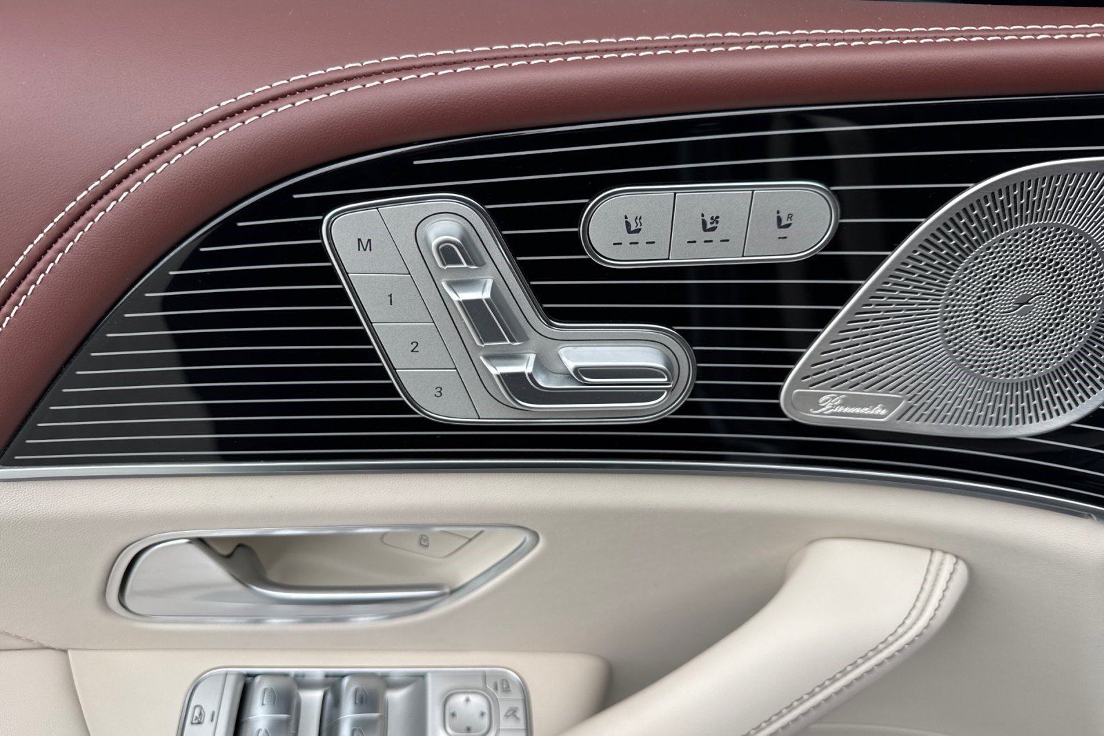 Used 2025 Mercedes-Benz Maybach GLS 600 4MATIC image 33