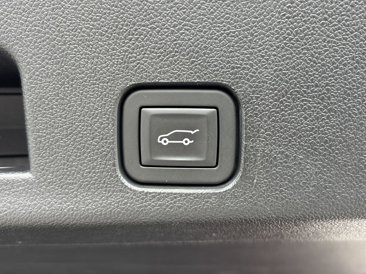 Used 2025 Chevrolet Traverse LT image 9