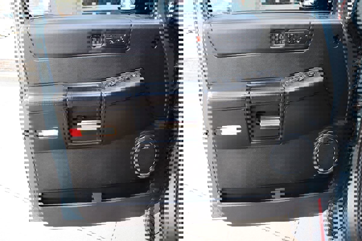 Used 2005 HUMMER H2 SUT w/ Preferred Equipment Group image 52