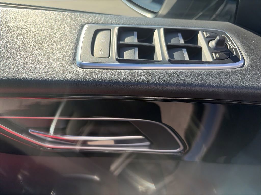 Used 2018 Jaguar F-PACE Prestige image 13