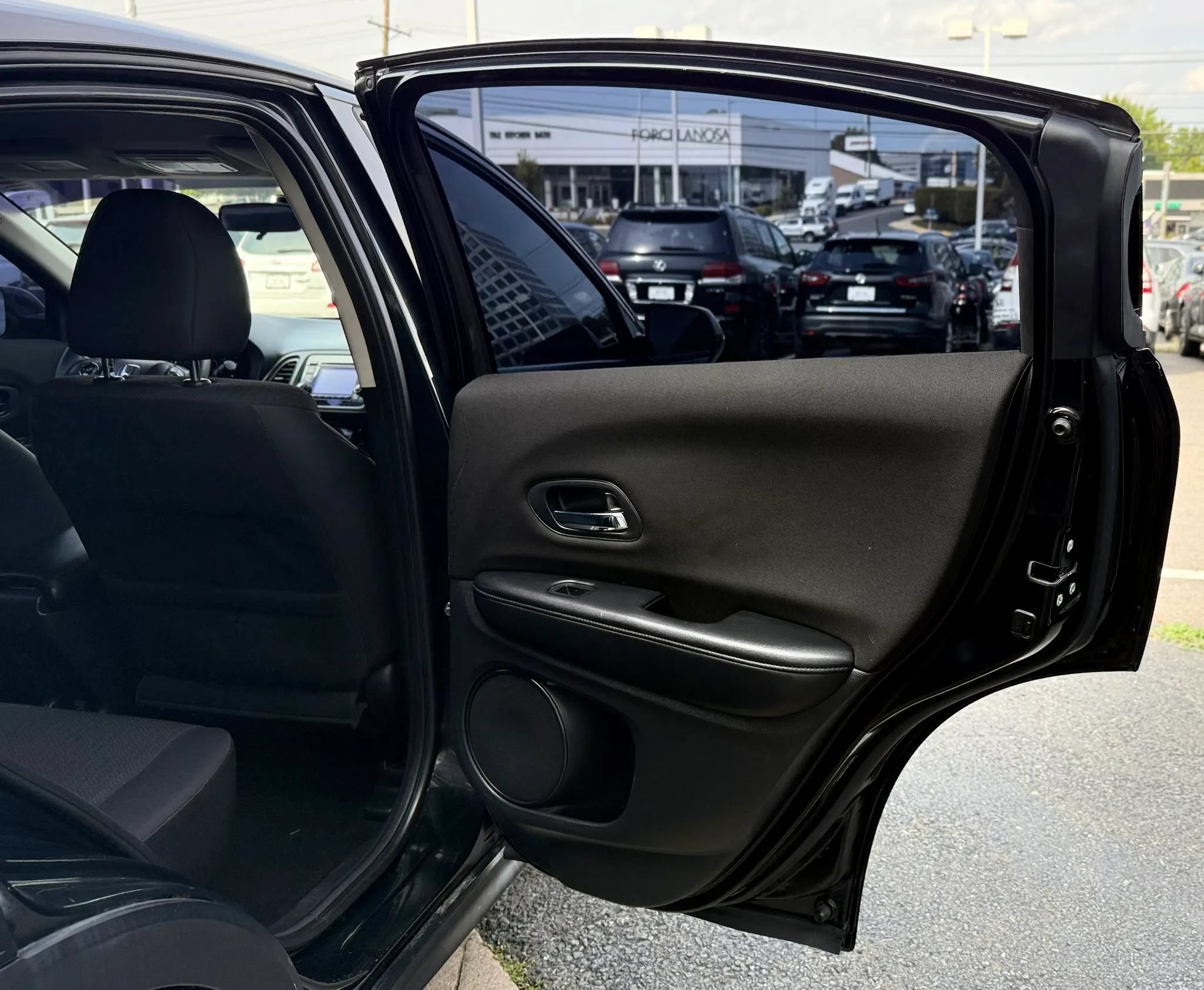 Used 2016 Honda HR-V LX image 27
