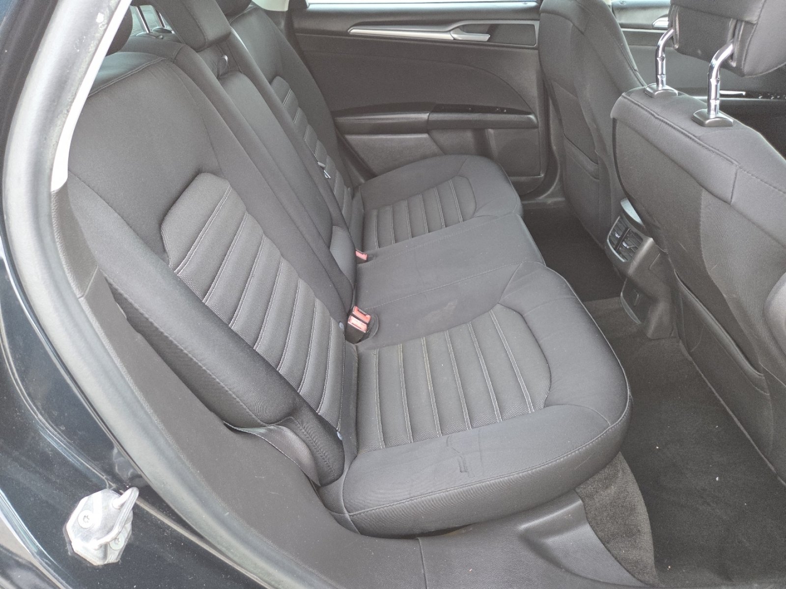 Used 2014 Ford Fusion SE FWD image 18