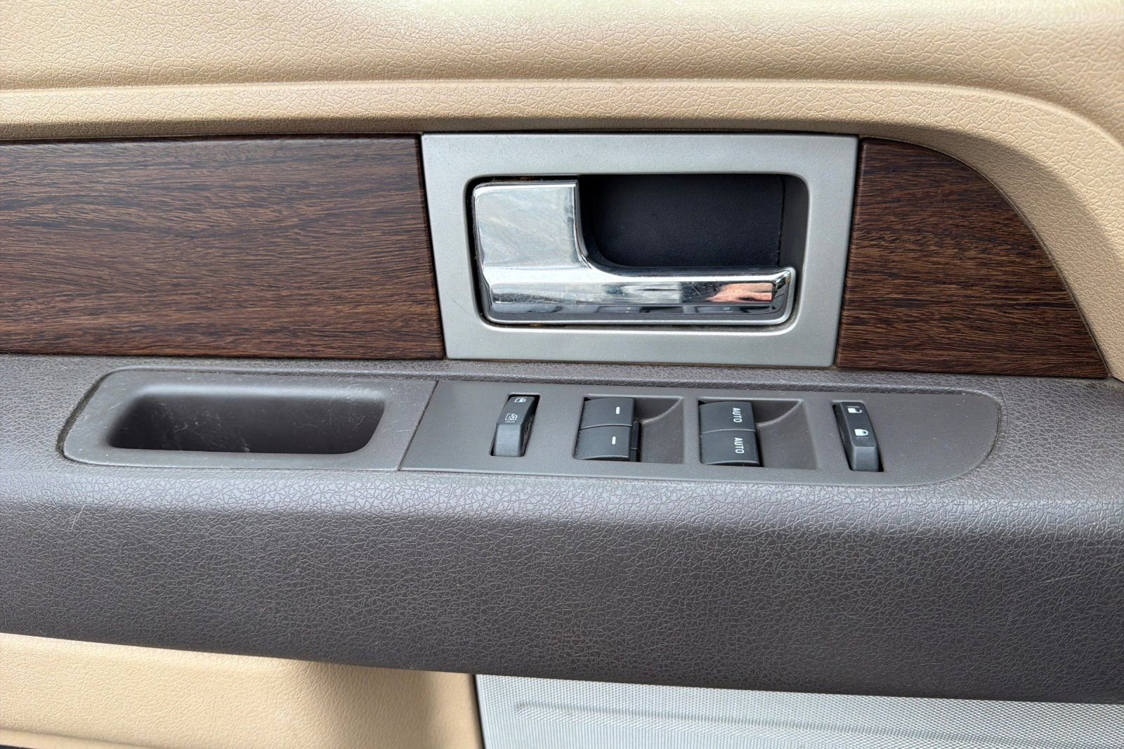 Used 2013 Ford F150 Lariat w/ Luxury Equipment Group image 11