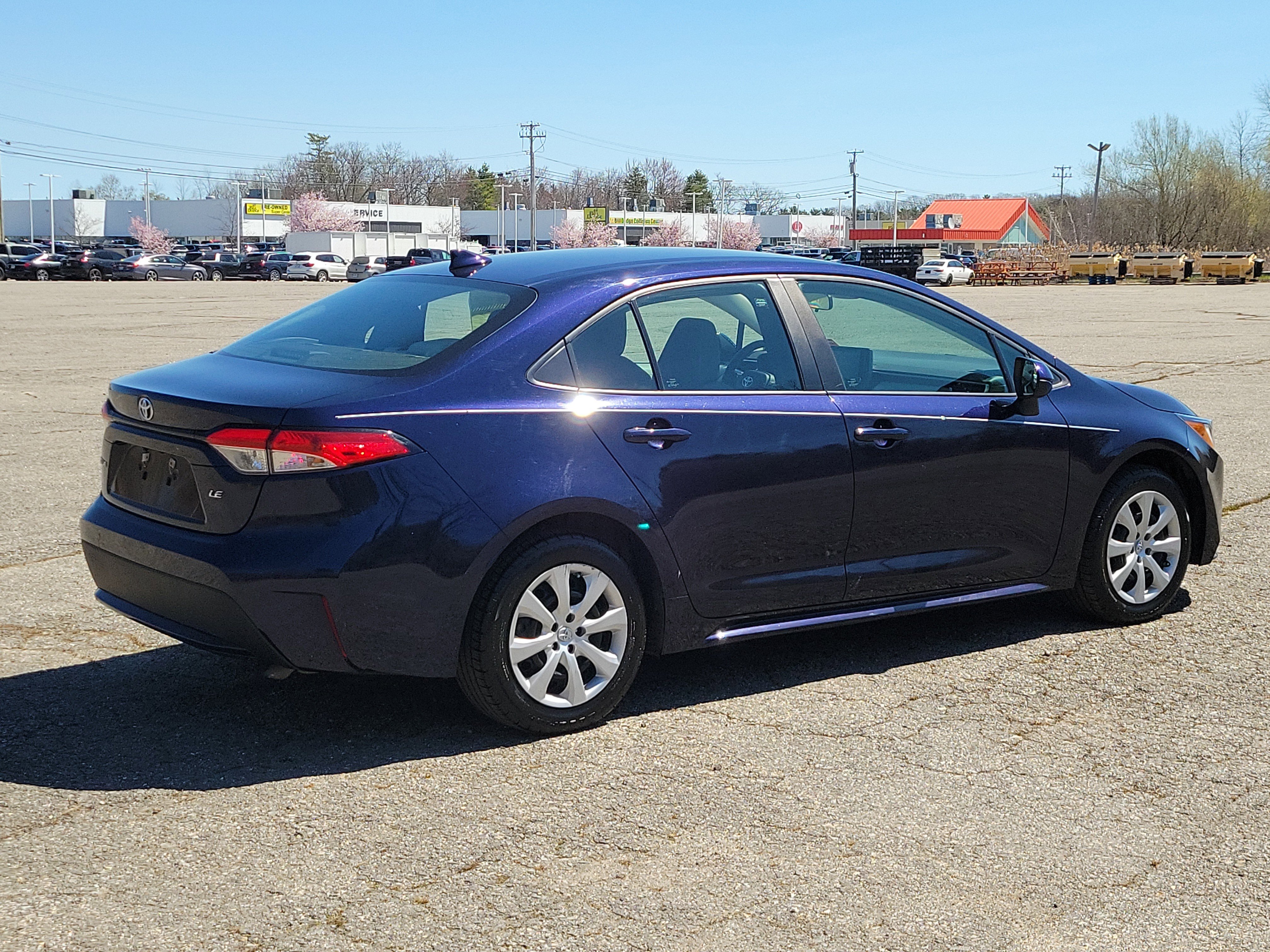 Used 2022 Toyota Corolla LE FWD image 5