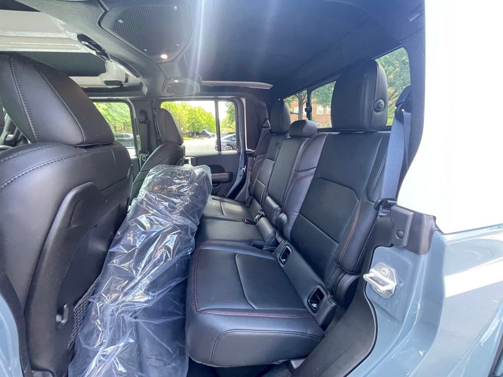 New 2026 Jeep Gladiator Rubicon w/ Whitecap Package AWD/4WD image 8