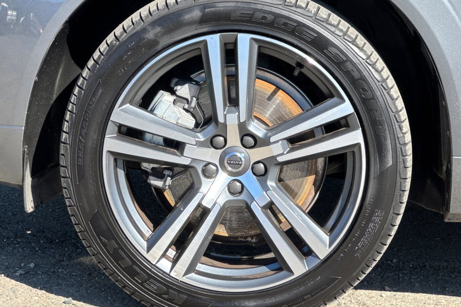 Used 2021 Volvo XC60 T6 Momentum image 28