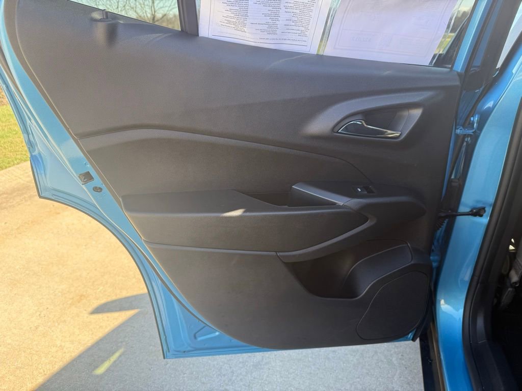 Used 2025 Chevrolet Trax LT image 12