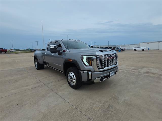 Used 2026 GMC Sierra 3500 Denali w/ Denali Reserve Package AWD/4WD image 2