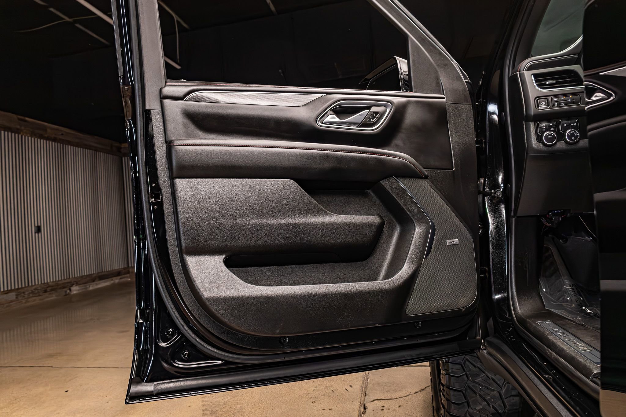 Used 2023 Chevrolet Suburban RST w/ Sport Performance Package image 29