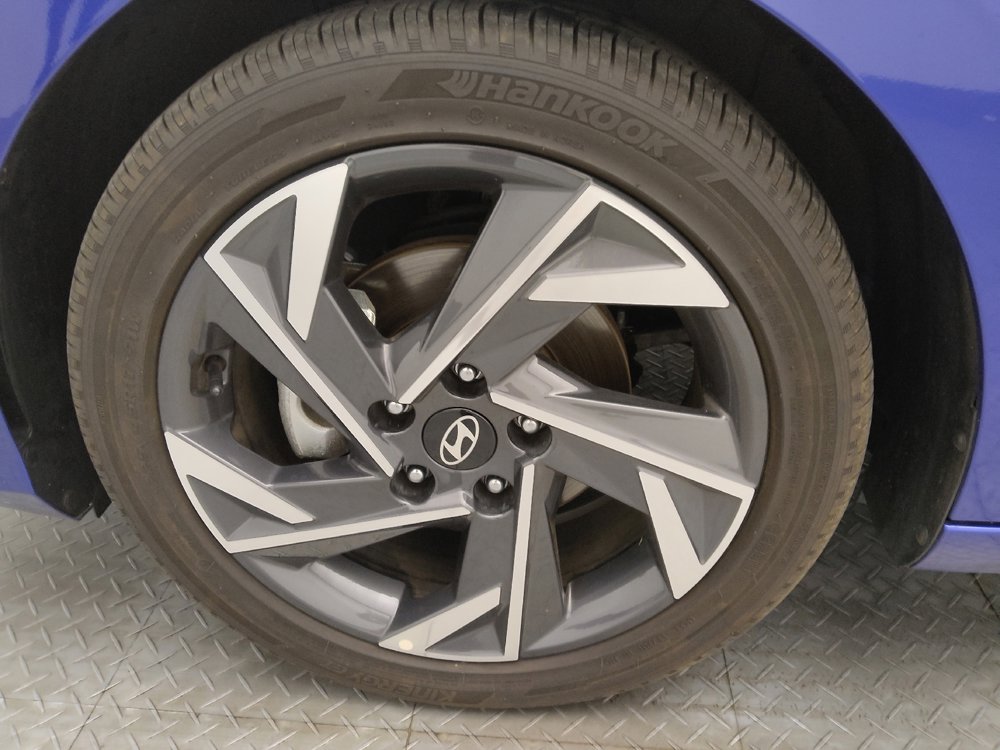 Used 2025 Hyundai Elantra SEL FWD image 31