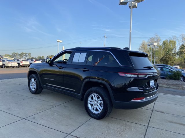 Used 2024 Jeep Grand Cherokee Laredo image 8