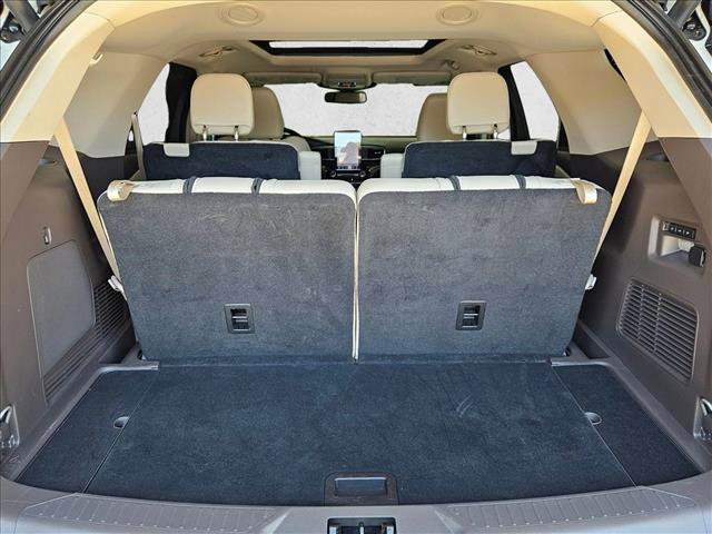 Used 2024 Ford Explorer Platinum w/ Technology Package AWD/4WD image 6