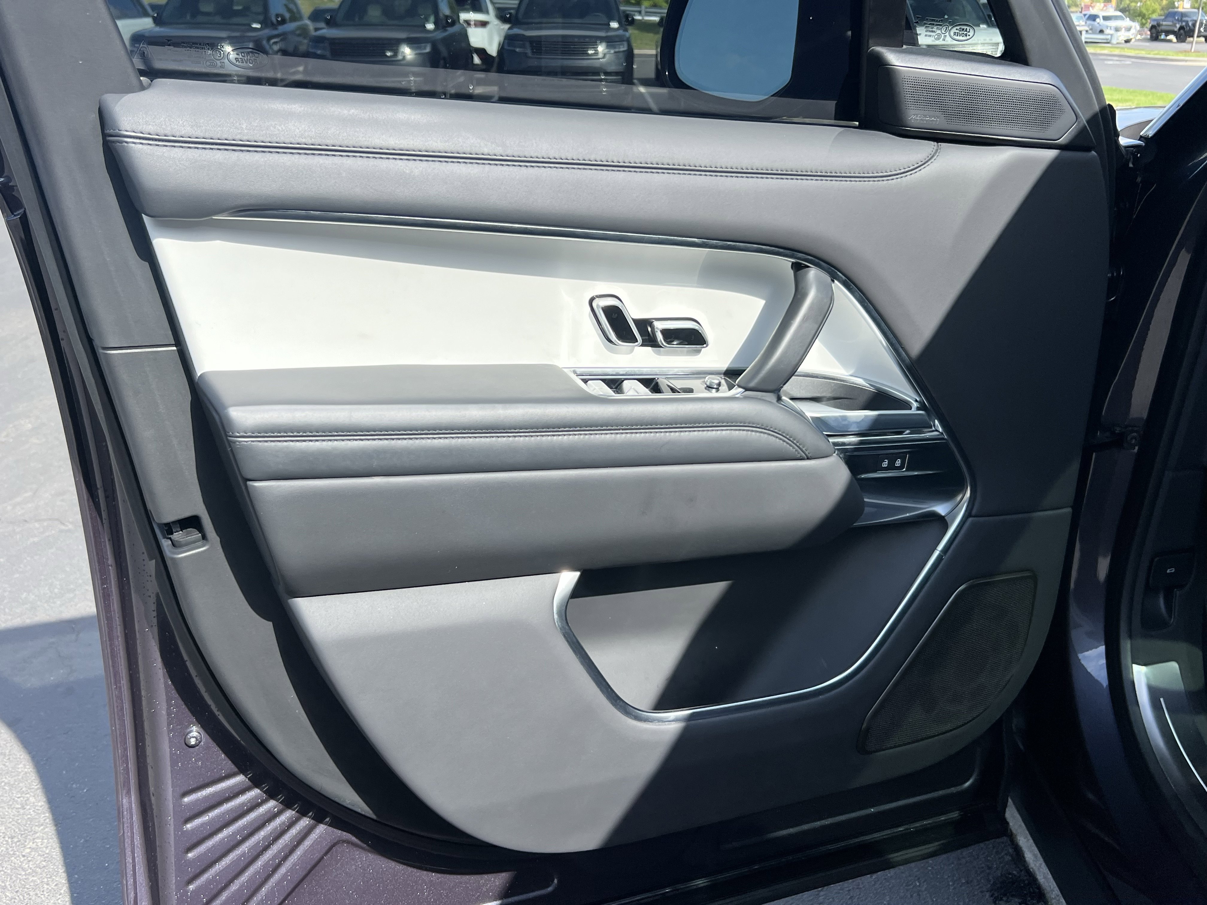 Certified 2023 Land Rover Range Rover SV image 12