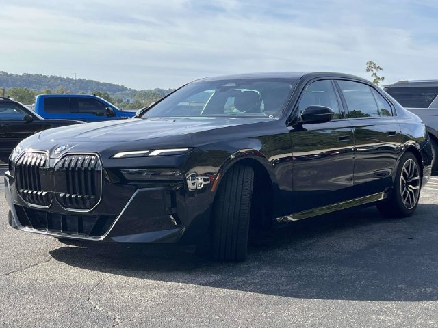 Used 2026 BMW 740i RWD image 8
