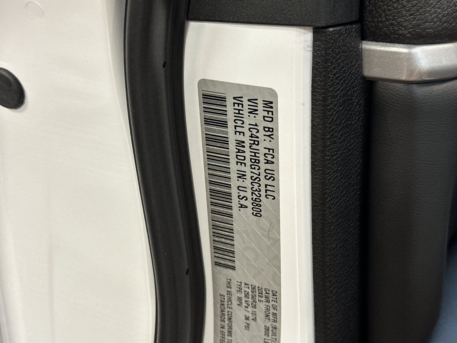 New 2025 Jeep Grand Cherokee Limited w/ Black Appearance Package image 27