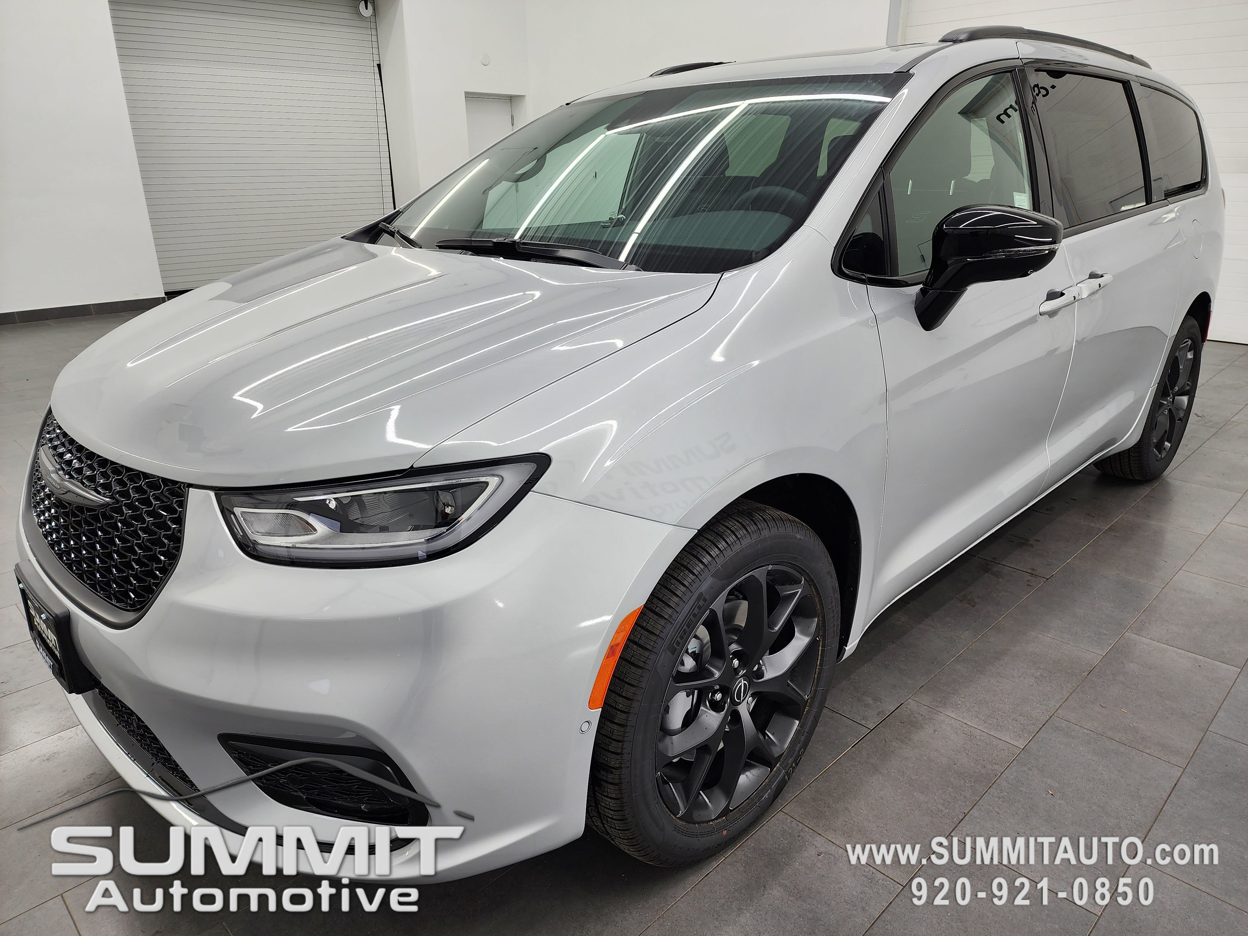 New 2026 Chrysler Pacifica Limited w/ S Appearance Package image 7