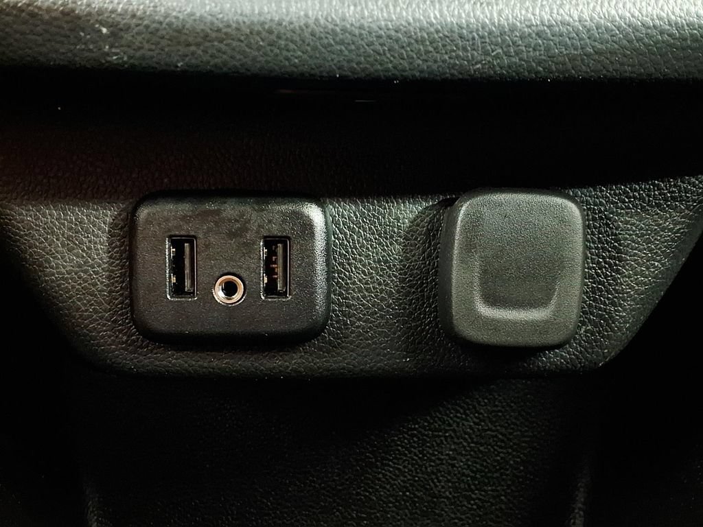 Used 2021 Chevrolet Traverse LT FWD image 24