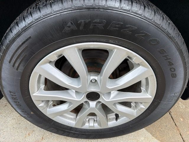 Used 2018 Nissan Rogue SV w/ Premium Package AWD/4WD image 10