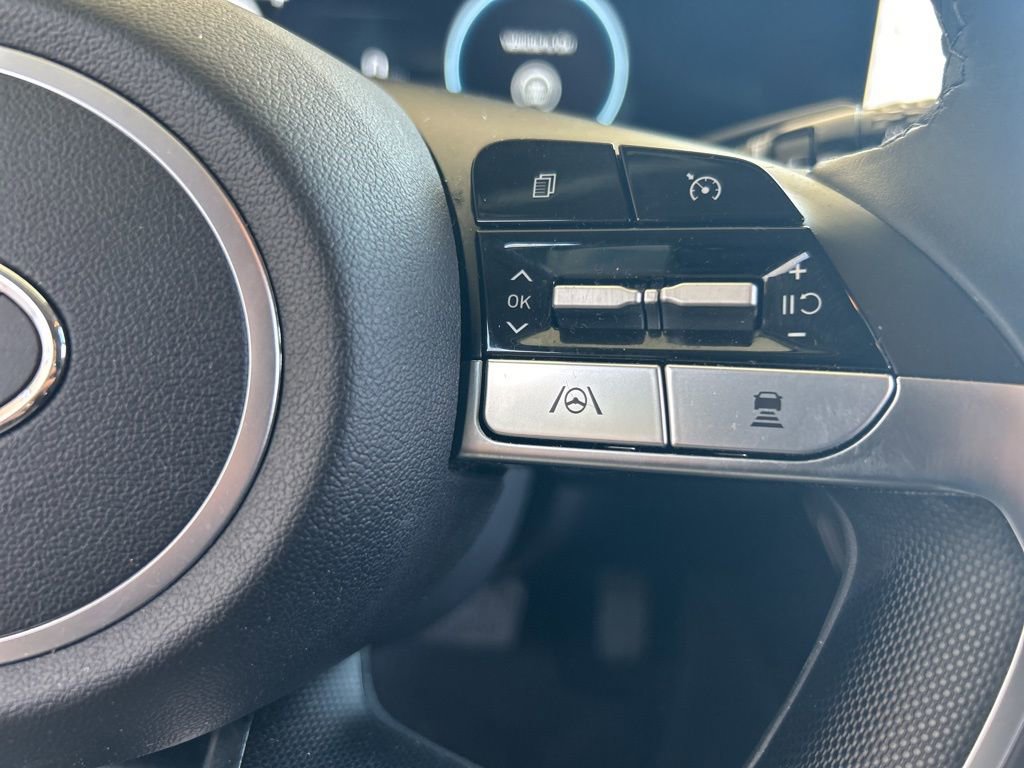 Used 2023 Hyundai Elantra Limited image 22