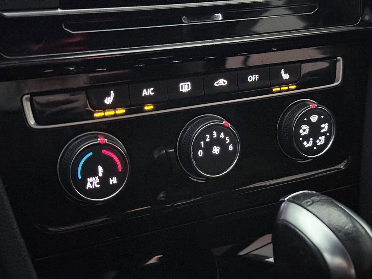 Used 2019 Volkswagen GTI SE FWD image 34