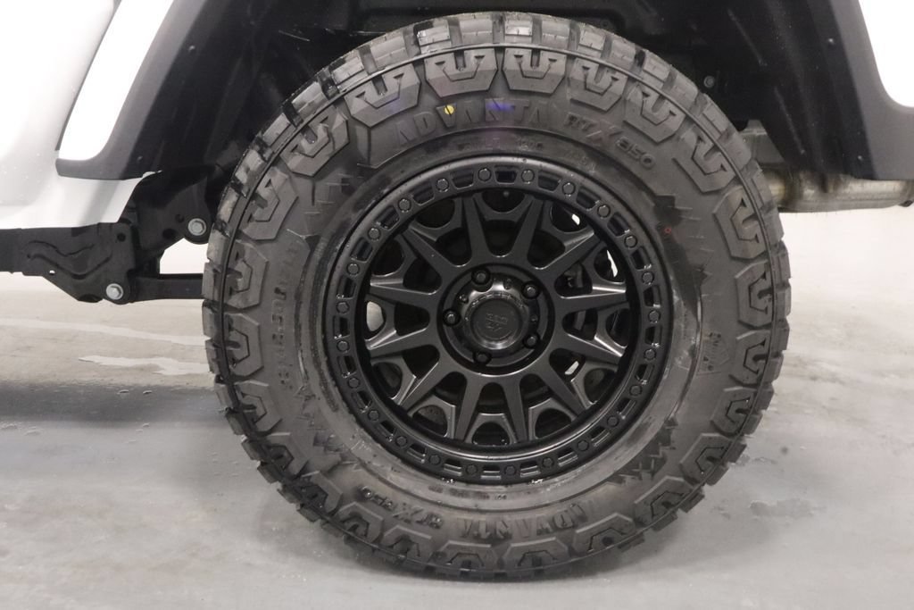 New 2025 Jeep Gladiator Sport AWD/4WD image 12