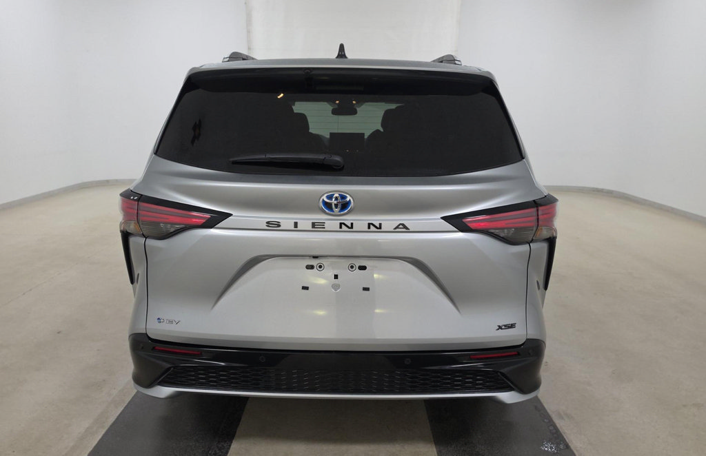 Used 2025 Toyota Sienna XSE FWD image 5