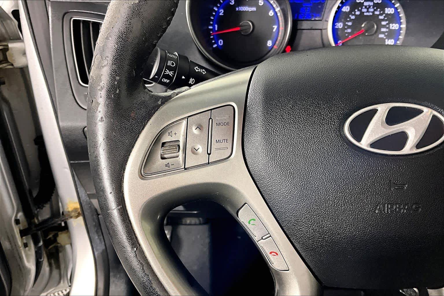 Used 2012 Hyundai Tucson Limited FWD image 22