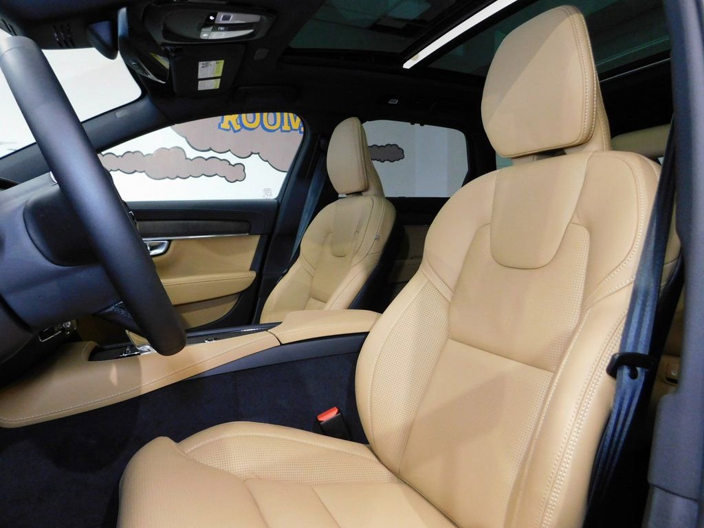 Used 2026 Volvo V90 B6 Cross Country Ultra image 39
