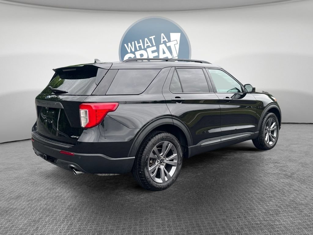 Used 2023 Ford Explorer XLT w/ Equipment Group 202A AWD/4WD image 3