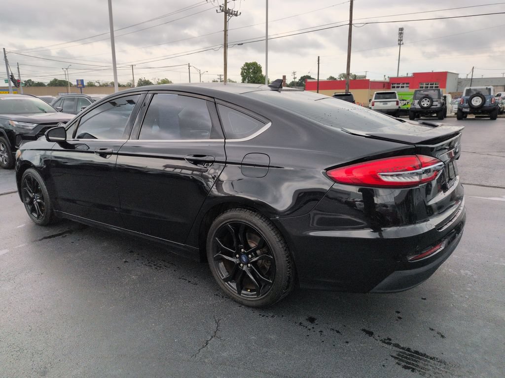 Used 2019 Ford Fusion SE w/ Equipment Group 151A FWD image 3