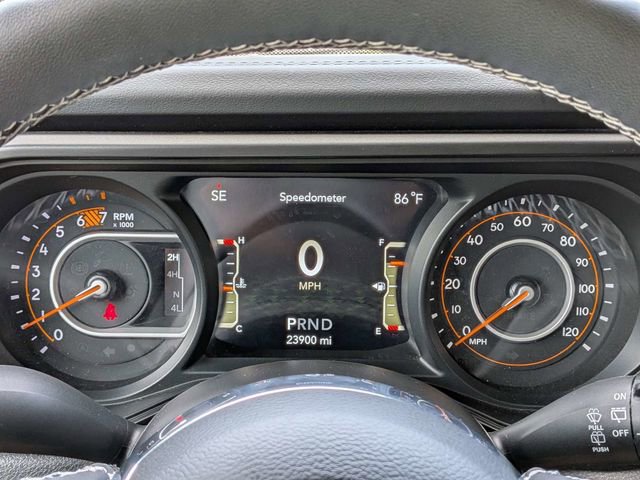 Used 2025 Jeep Wrangler Unlimited Sahara AWD/4WD image 31
