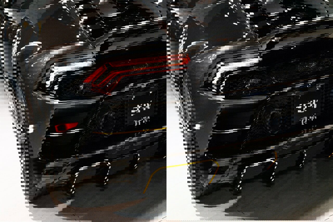 Used 2023 Lamborghini Huracan EVO image 7