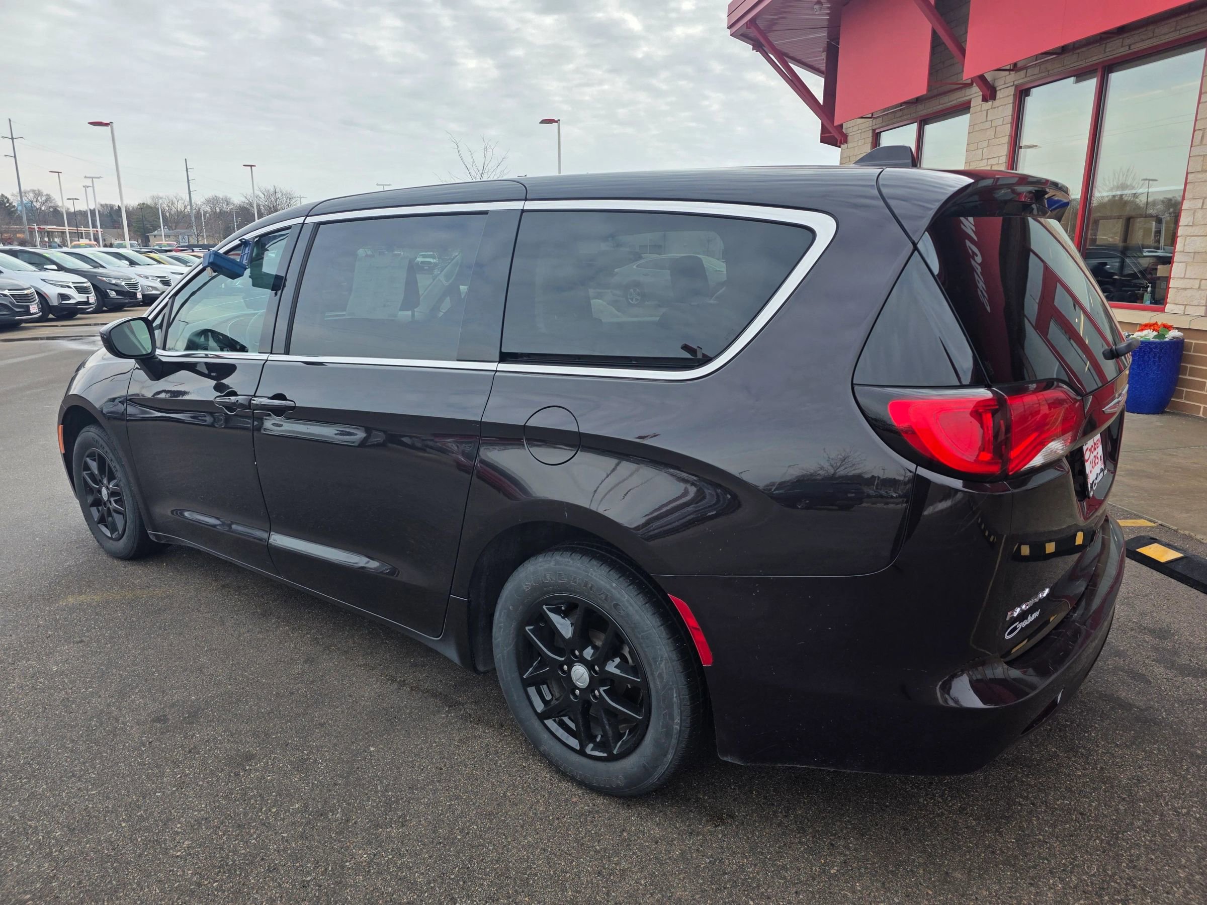 Used 2017 Chrysler Pacifica Touring image 5