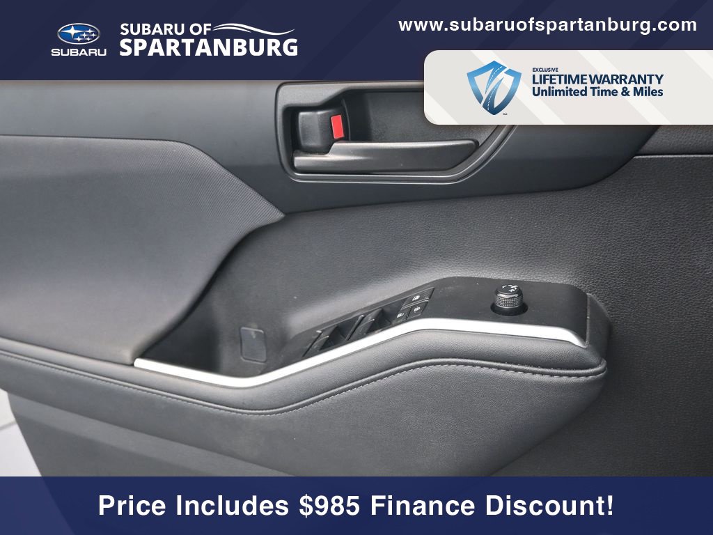 Used 2024 Toyota Highlander LE image 12