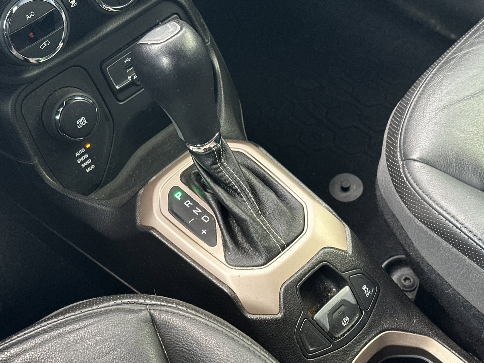 Used 2017 Jeep Renegade Limited image 20