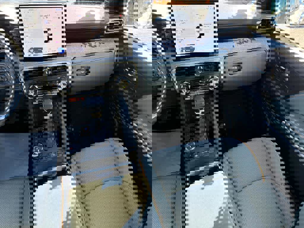 Used 2025 Toyota Tacoma Trailhunter Hybrid image 5