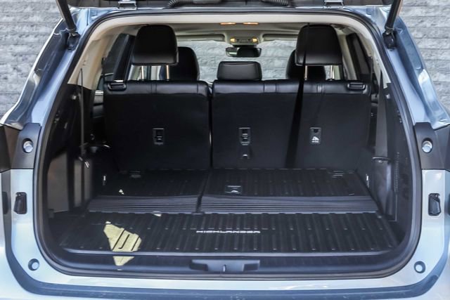 Used 2022 Toyota Highlander XLE AWD/4WD image 18