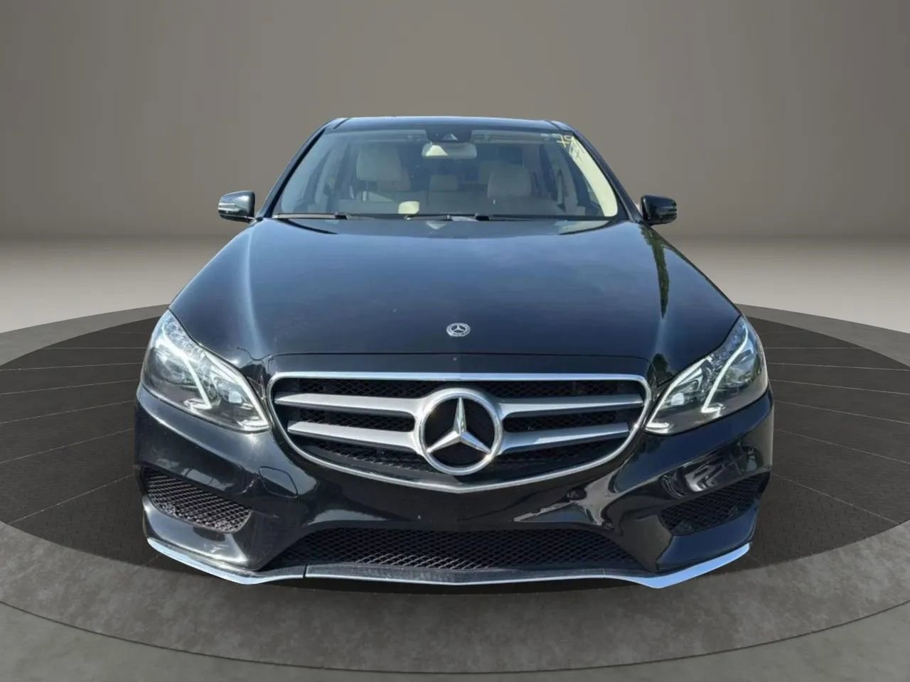 Used 2016 Mercedes-Benz E 350 4MATIC Sedan image 2