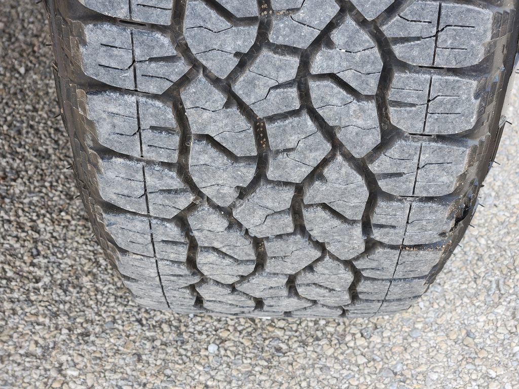 Used 2024 Chevrolet Silverado 2500 Custom w/ Custom Convenience Package image 11