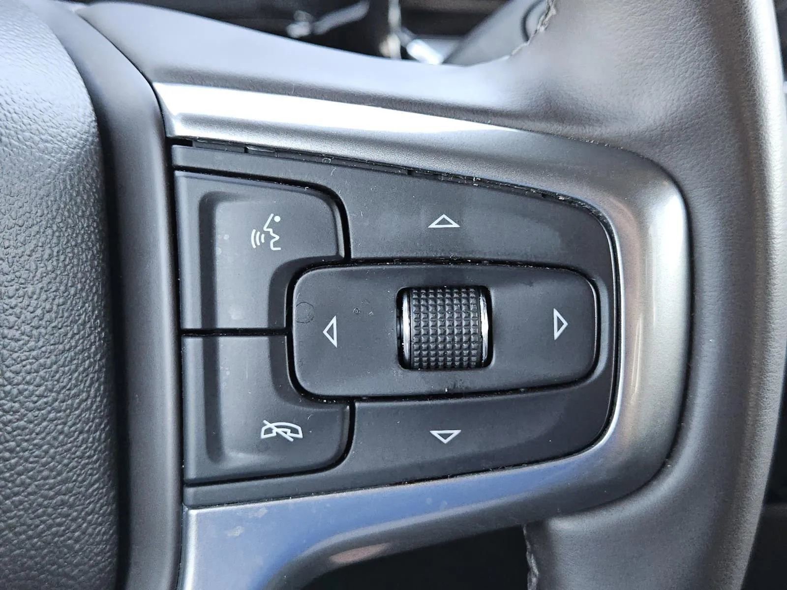 Used 2025 Chevrolet Silverado 1500 LT image 20