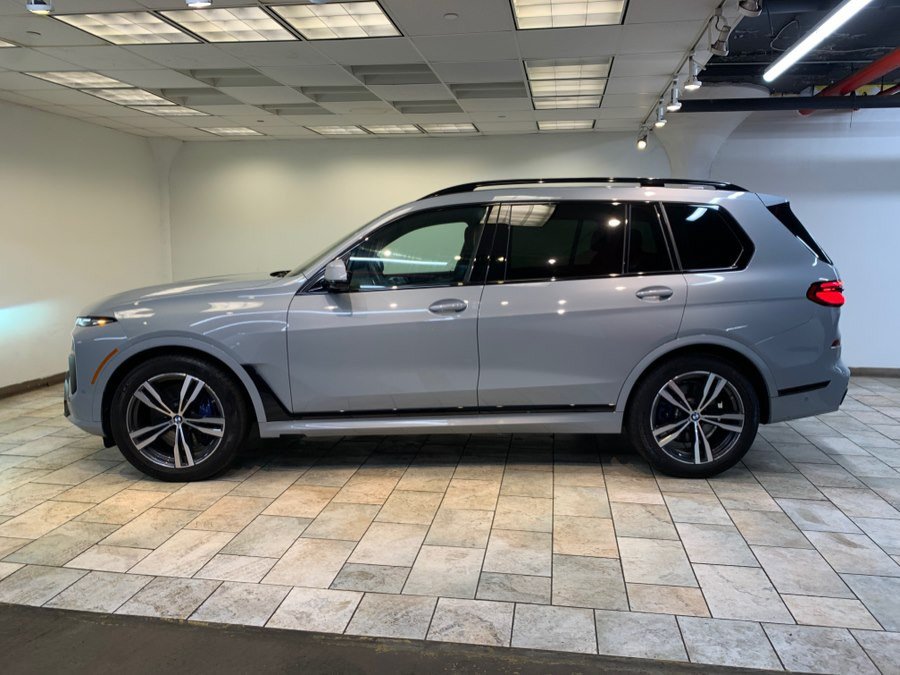 Used 2023 BMW X7 xDrive40i w/ M Sport Package AWD/4WD image 11