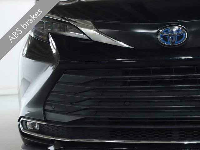 Used 2024 Toyota Sienna XLE image 7
