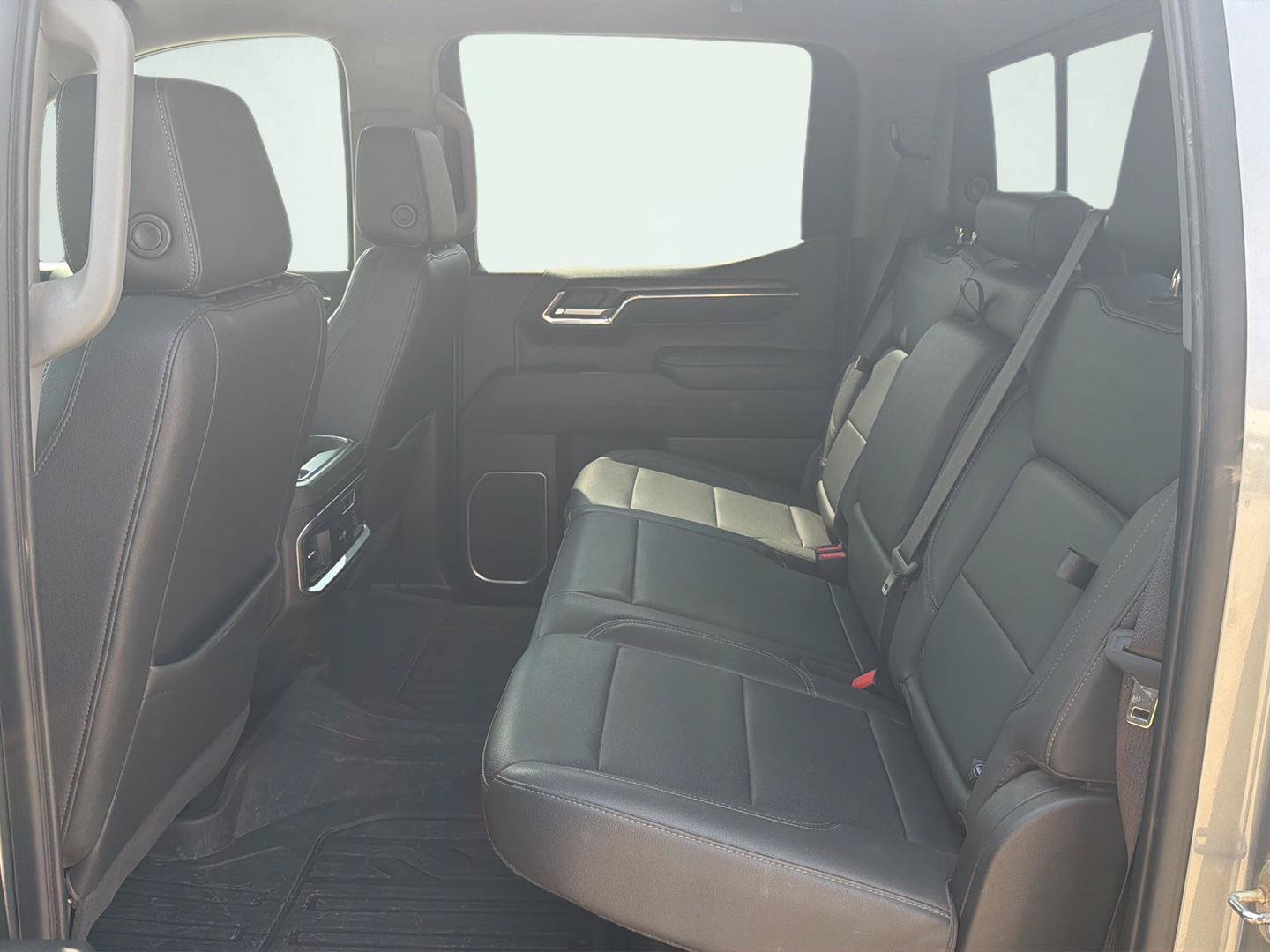 Used 2023 GMC Sierra 1500 SLT w/ SLT Premium Plus Package AWD/4WD image 4