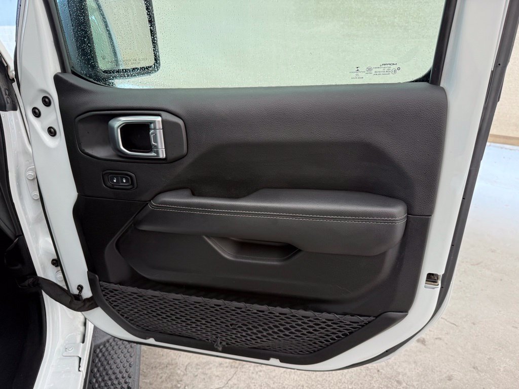 Used 2023 Jeep Wrangler Unlimited Sahara AWD/4WD image 14