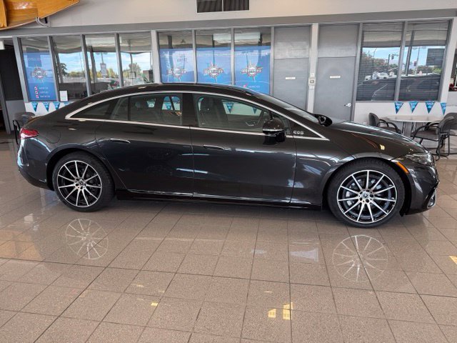 Used 2022 Mercedes-Benz EQS 580 4MATIC Sedan image 2