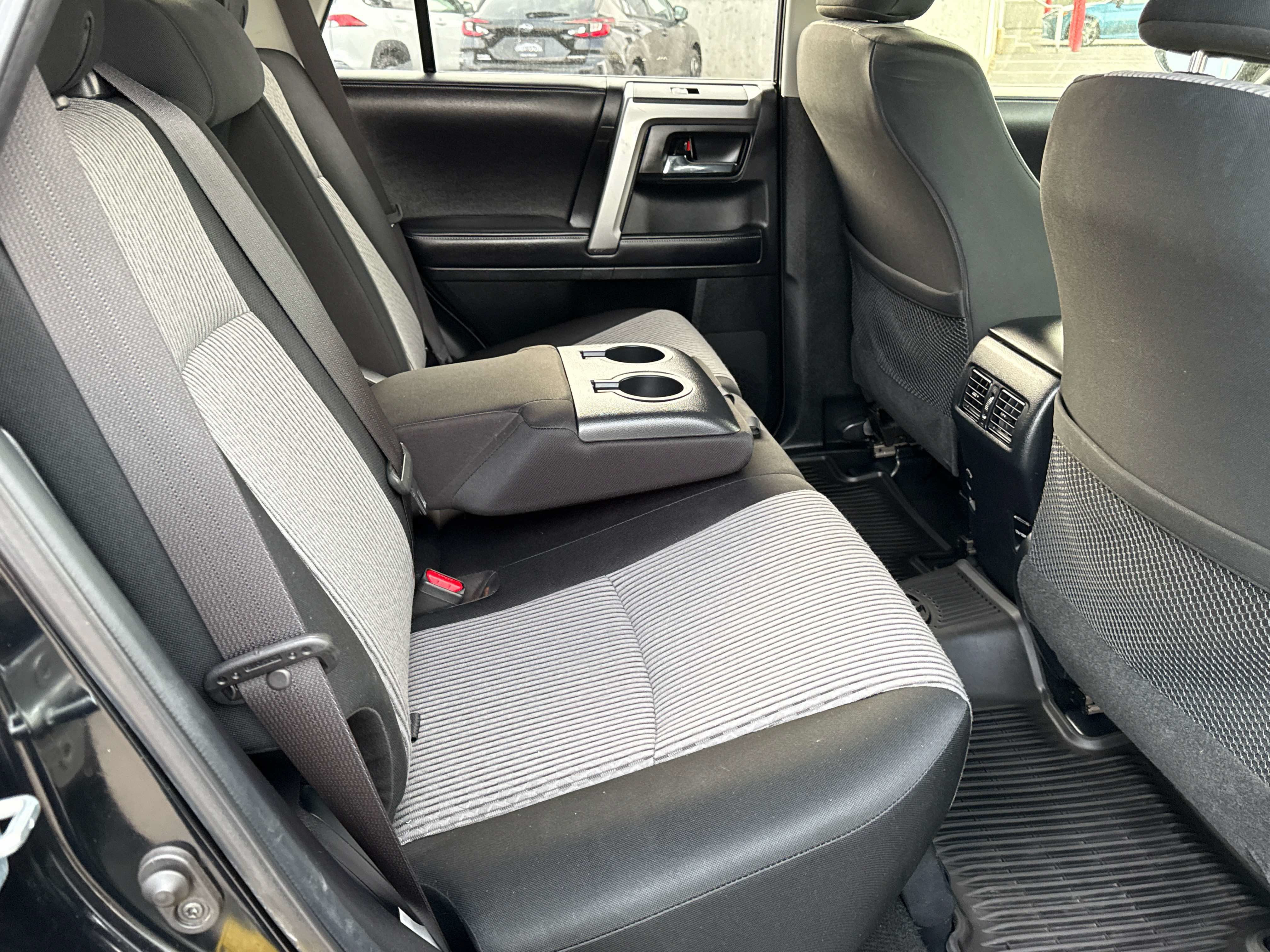 Used 2018 Toyota 4Runner SR5 AWD/4WD image 20